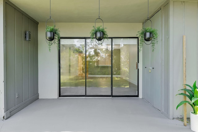 2517 S 17th St Unit 102, Fort Pierce, FL 34982 - entrance to property featuring a patio