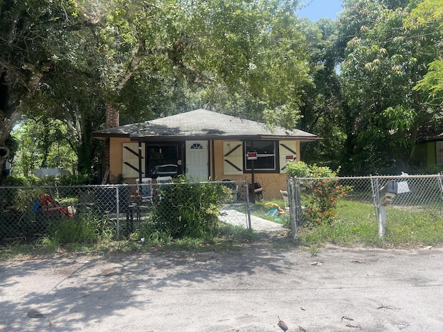 324 N 15th St N, Fort Pierce, FL 34950 - view of front facade with a fenced front yard and a porch