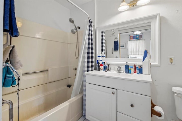 208 Olson Ave, Fort Pierce, FL 34946 - full bath featuring shower / bathtub combination with curtain, vanity, and toilet