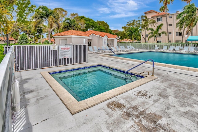 6112 Huntwick Ter Unit 106, Delray Beach, FL 33484 - community pool featuring a hot tub and a patio area