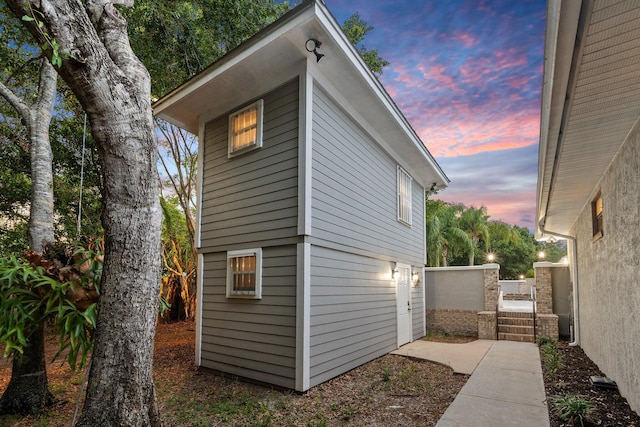 2130 W Boothe Dr, Fort Pierce, FL 34982 - view of side of home