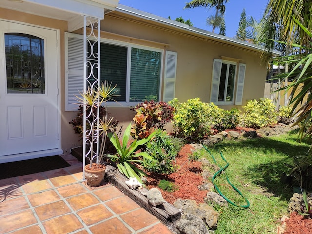 127 SW 12th Ave, Boynton Beach, FL 33435 - entrance to property with stucco siding