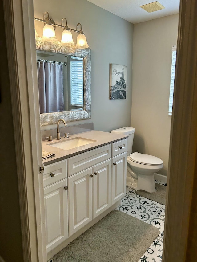 644 NW San Candido Way, Port Saint Lucie, FL 34986 - full bath featuring vanity, toilet, and curtained shower