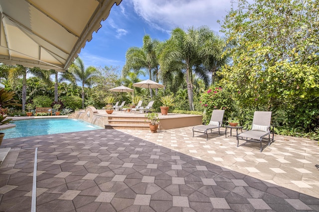 7656 Steeplechase Dr, Palm Beach Gardens, FL 33418 - outdoor pool with a patio