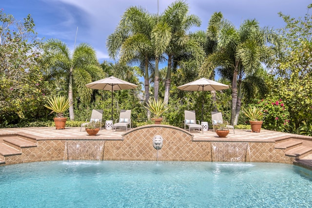 7656 Steeplechase Dr, Palm Beach Gardens, FL 33418 - outdoor pool with a patio area
