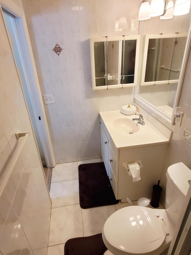708 Laconia Cir Unit 708, Lake Worth, FL 33467 - bathroom with vanity, toilet, tile walls, and tile patterned flooring