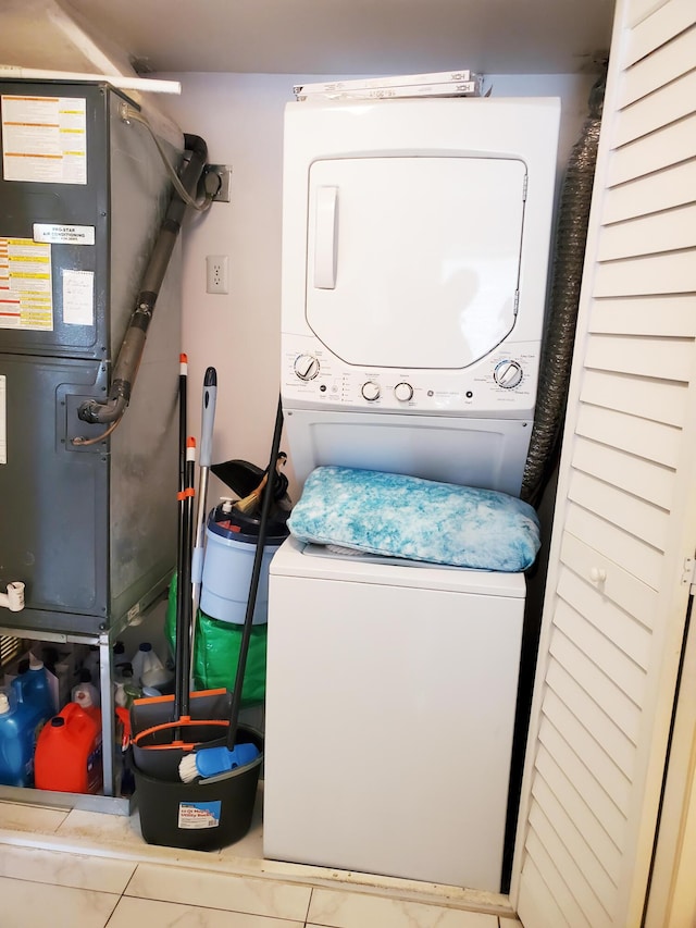 708 Laconia Cir Unit 708, Lake Worth, FL 33467 - washroom with stacked washer / dryer