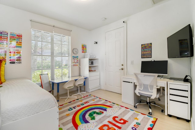 1522 Carafe Ct, Palm Beach Gardens, FL 33410 - bedroom featuring light wood finished floors and an office area