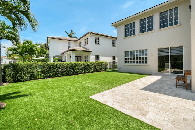 1522 Carafe Ct, Palm Beach Gardens, FL 33410 - view of yard featuring a patio