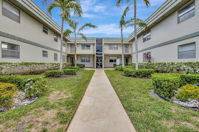 637 N Monaco N Unit 637, Delray Beach, FL 33446 - surrounding community with a yard