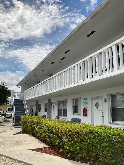 602 N H St Unit 1A, 2A, 3A, 5B, 7B, 8B, Lake Worth Beach, FL 33460 - view of property with stairway