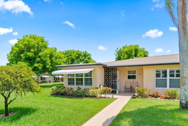 1012 Circle Ter E Unit A, Delray Beach, FL 33445 - view of front of house with stucco siding and a front lawn