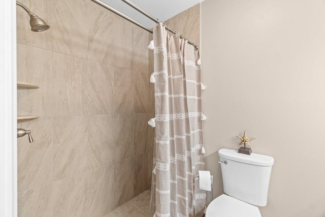 1012 Circle Ter E Unit A, Delray Beach, FL 33445 - full bathroom with tiled shower and toilet