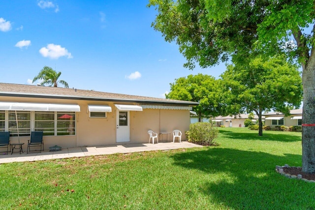 1012 Circle Ter E Unit A, Delray Beach, FL 33445 - back of property featuring a patio, a lawn, and stucco siding