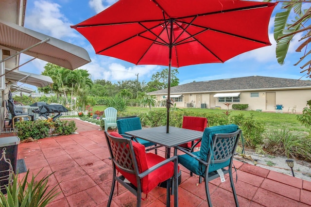 1232 W Club Dr W Unit D, Delray Beach, FL 33445 - view of patio with outdoor dining space