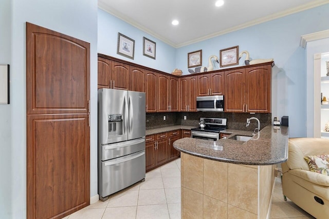 8351 Mastic Cay, West Palm Beach, FL 33411 - kitchen with stainless steel appliances, a sink, a peninsula, crown molding, and light tile patterned flooring