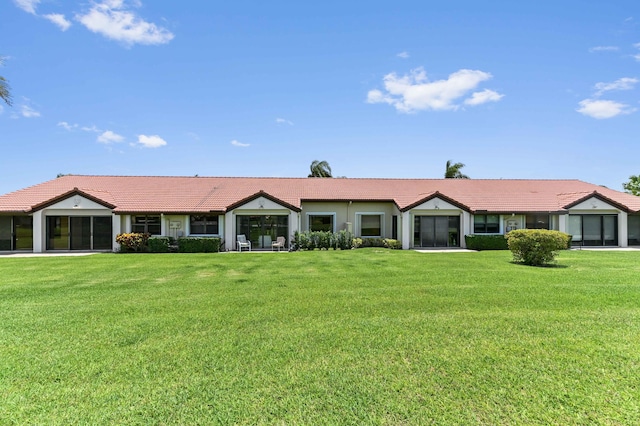 8178 Mooring Cir, Boynton Beach, FL 33472 - single story home featuring a tile roof, a sunroom, and a front lawn