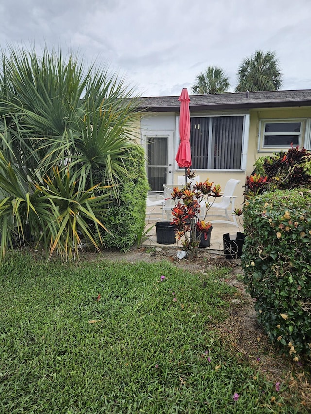 2941 Crrosley Dr W Unit E, West Palm Beach, FL 33415 - view of yard