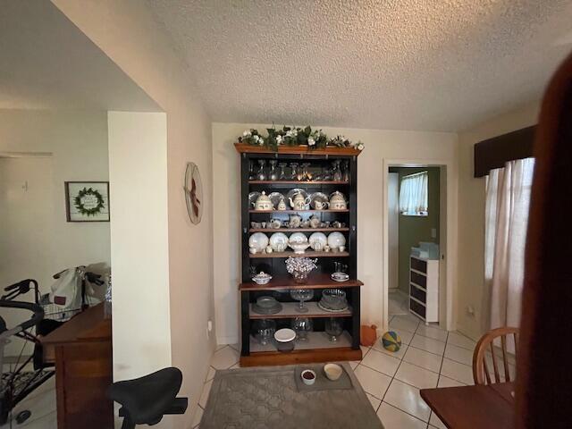 108 SW 18th St, Boynton Beach, FL 33426 - detailed view of a textured ceiling