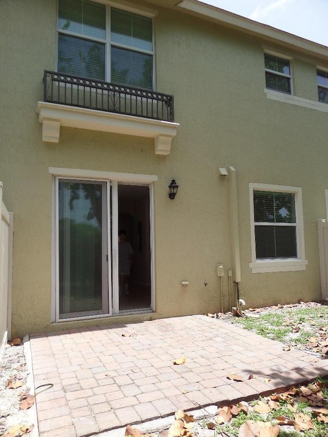 328 Lake Monterey Cir, Boynton Beach, FL 33426 - rear view of property featuring stucco siding and a patio area
