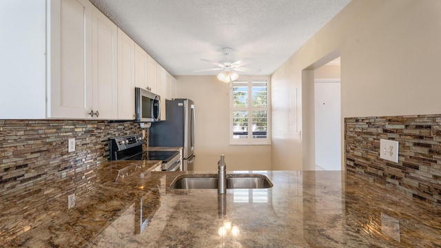 1950 SW Palm City Rd Unit 8302, Stuart, FL 34994 - kitchen featuring stainless steel appliances, a sink, tasteful backsplash, dark stone counters, and ceiling fan