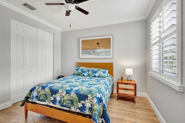 202 Isle Verde Way, Palm Beach Gardens, FL 33418 - bedroom with light wood-style flooring, crown molding, a closet, baseboards, and a ceiling fan