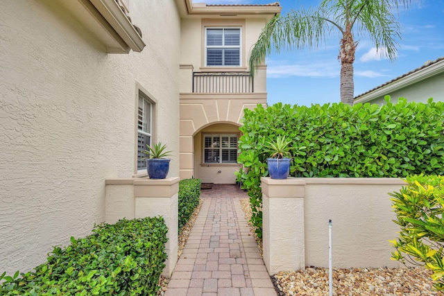202 Isle Verde Way, Palm Beach Gardens, FL 33418 - property entrance featuring stucco siding