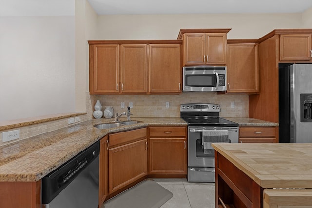 474 Francesca Ridge Rd, Boynton Beach, FL 33435 - kitchen with stainless steel appliances, a sink, backsplash, and light tile patterned floors