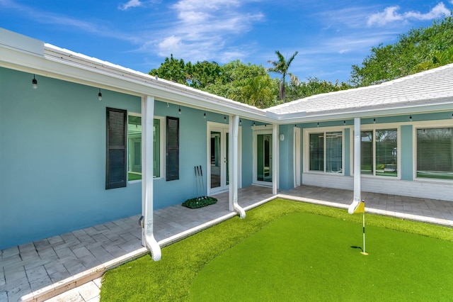 1220 N Swinton Ave, Delray Beach, FL 33444 - view of yard with an area to practice putting and a patio