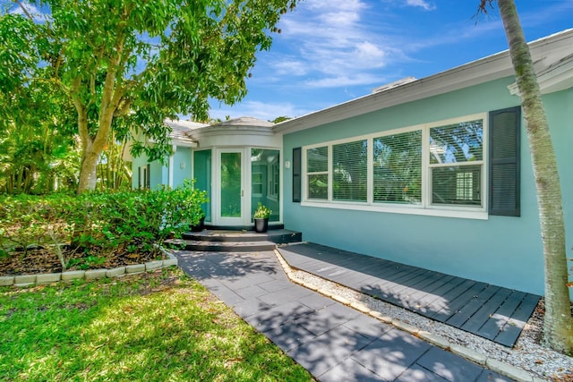 1220 N Swinton Ave, Delray Beach, FL 33444 - property entrance featuring stucco siding and a tile roof
