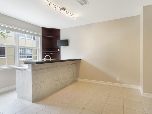 110 W Coda Cir Unit 110, Delray Beach, FL 33444 - kitchen with baseboards, light tile patterned flooring, a peninsula, and open shelves