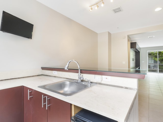 110 W Coda Cir Unit 110, Delray Beach, FL 33444 - kitchen featuring a sink, light tile patterned floors, and light countertops