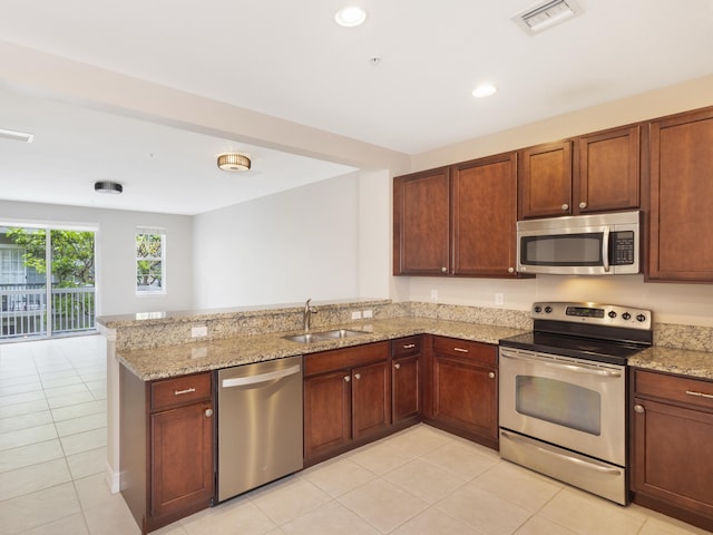 110 W Coda Cir Unit 110, Delray Beach, FL 33444 - kitchen featuring stainless steel appliances, a sink, a peninsula, light tile patterned floors, and recessed lighting