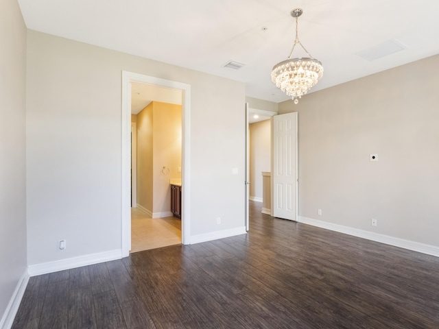 110 W Coda Cir Unit 110, Delray Beach, FL 33444 - spare room featuring dark wood-style flooring, a chandelier, and baseboards