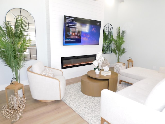 889 SW Balmoral Trce, Stuart, FL 34997 - living room featuring wood finished floors and a glass covered fireplace