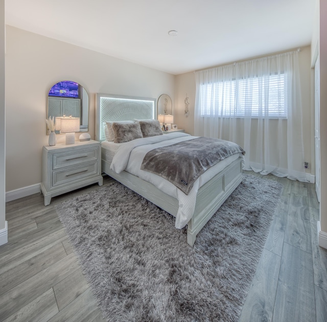 1428 S Lakeside Dr Unit 31, Lake Worth Beach, FL 33460 - bedroom featuring light wood-style floors and baseboards