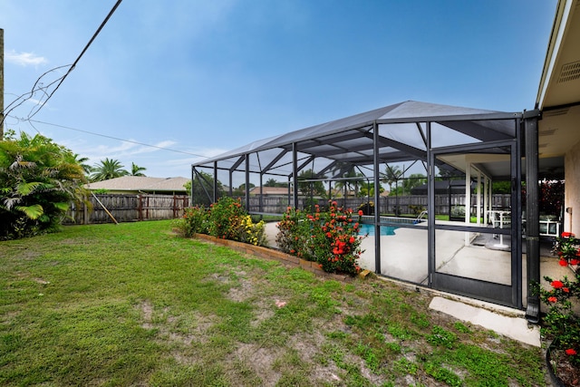 858 SE Roulette Ln, Port Saint Lucie, FL 34983 - view of yard with glass enclosure