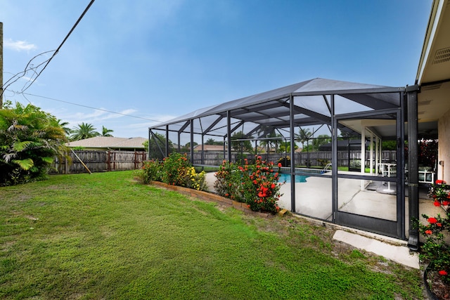 858 SE Roulette Ln, Port Saint Lucie, FL 34983 - view of yard featuring glass enclosure