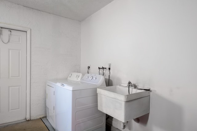 858 SE Roulette Ln, Port Saint Lucie, FL 34983 - laundry room featuring washer and clothes dryer and a textured ceiling