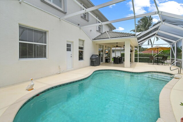 256 Coconut Pt, Jupiter, FL 33458 - outdoor pool featuring a patio area, a ceiling fan, glass enclosure, and outdoor dining space