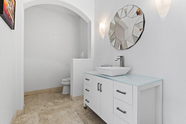 16370 Via Fontana, Delray Beach, FL 33484 - bathroom with vanity, toilet, baseboards, and stone finish flooring