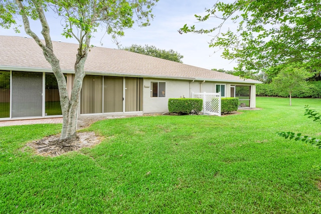 9165 Vineland Ct Unit B, Boca Raton, FL 33496 - back of property with a lawn and roof with shingles
