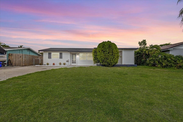 533 Riverside Dr, Palm Beach Gardens, FL 33410 - single story home featuring concrete driveway