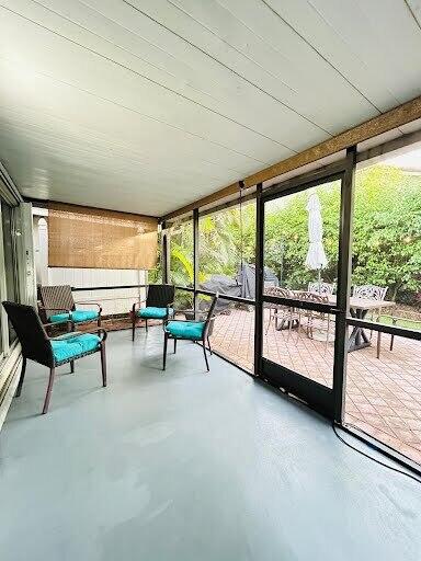7624 Pinewalk Dr S Unit 147, Margate, FL 33063 - unfurnished sunroom featuring healthy amount of natural light