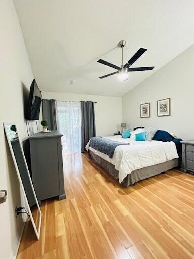 7624 Pinewalk Dr S Unit 147, Margate, FL 33063 - bedroom featuring light wood-type flooring, lofted ceiling, and a ceiling fan