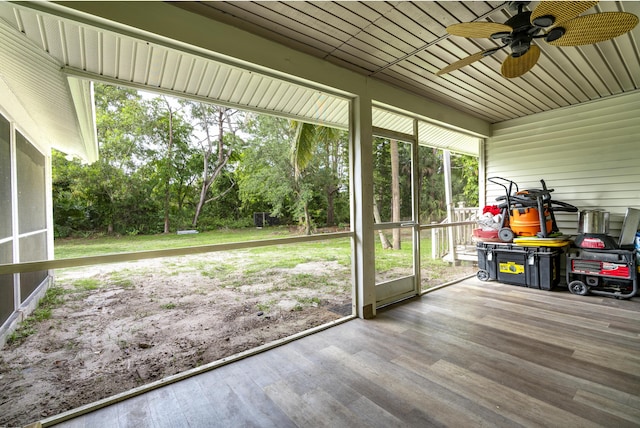 17069 81st Ln N, Loxahatchee, FL 33470 - unfurnished sunroom with ceiling fan