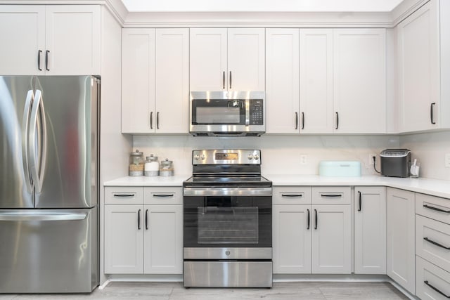 17069 81st Ln N, Loxahatchee, FL 33470 - kitchen with stainless steel appliances, light countertops, and light wood finished floors