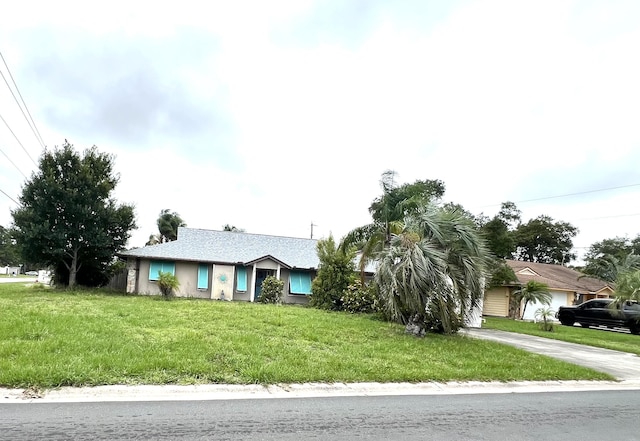 125 Capri Ave, Sebastian, FL 32958 - ranch-style house featuring driveway and a front lawn