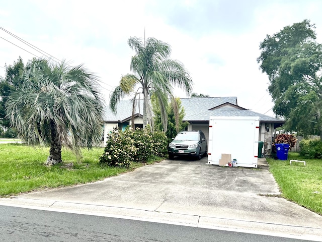 125 Capri Ave, Sebastian, FL 32958 - view of front of property with driveway and roof with shingles