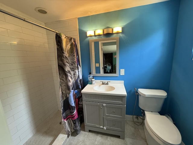 408 S 9th St, Lantana, FL 33462 - bathroom featuring toilet, a tile shower, and vanity